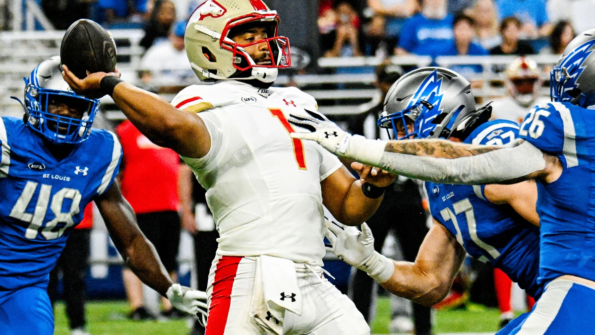 J'Mar Smith making a contested throw against the Battlehawks.