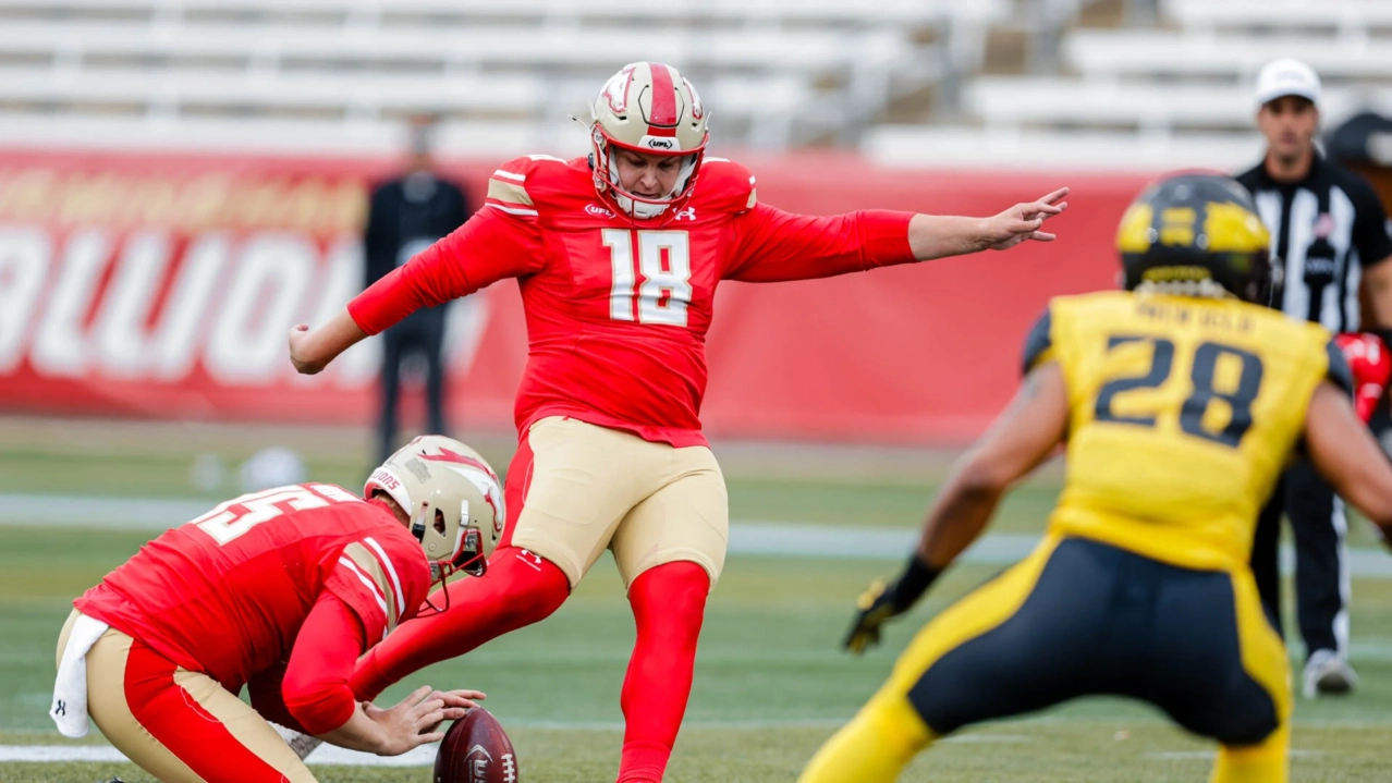 Harrison Mevis kicking a field goal for the Birmingham Stallions.